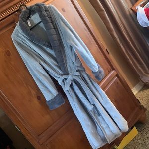Joyspun bath robe